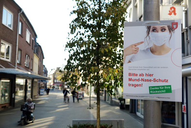 Hinweisschild für Maskenempfehlung in der Kaßstraße