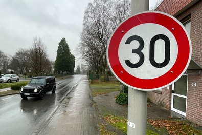 30er-Schild auf der Hansastraße